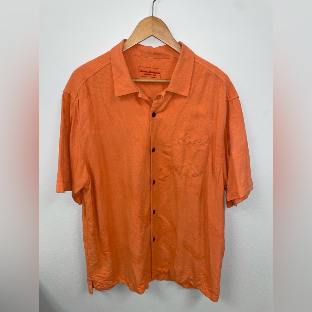 Tommy Bahama 100% silk Orange Short Sleeve Shirt.  Large. Great condition.